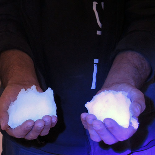  Instant snow when exposed to a black light