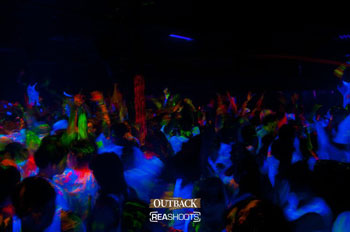 uv-paints-at-glow-party-350.jpg